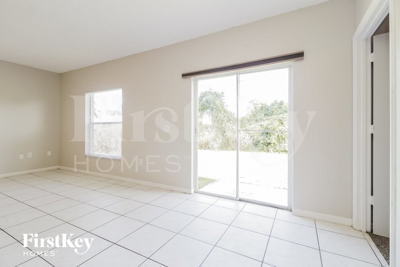 102 Flint St - Photo 4 of 15