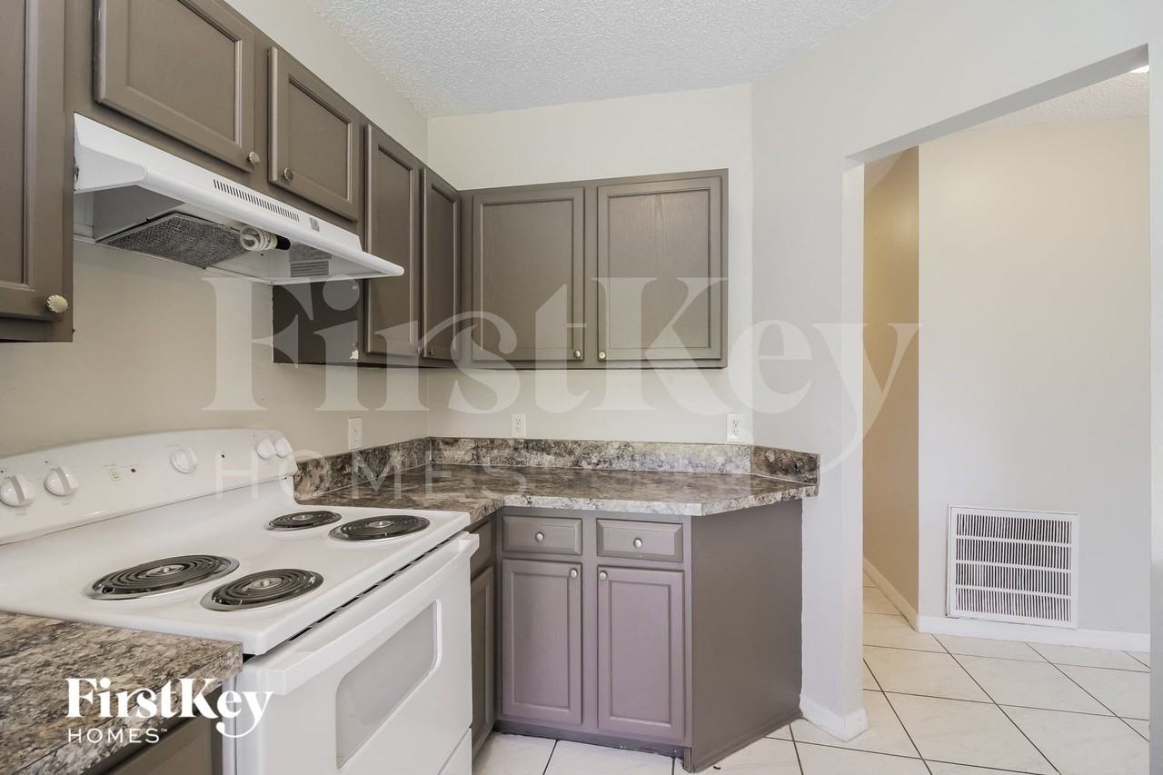 102 Flint St - Photo 5 of 15