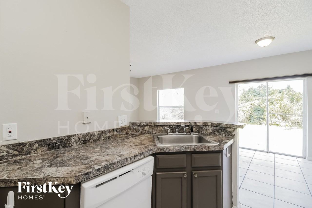 102 Flint St - Photo 6 of 15