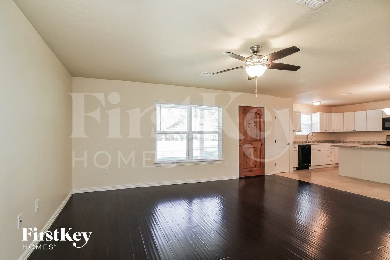 1011 Fairbanks Dr - Photo 2 of 16