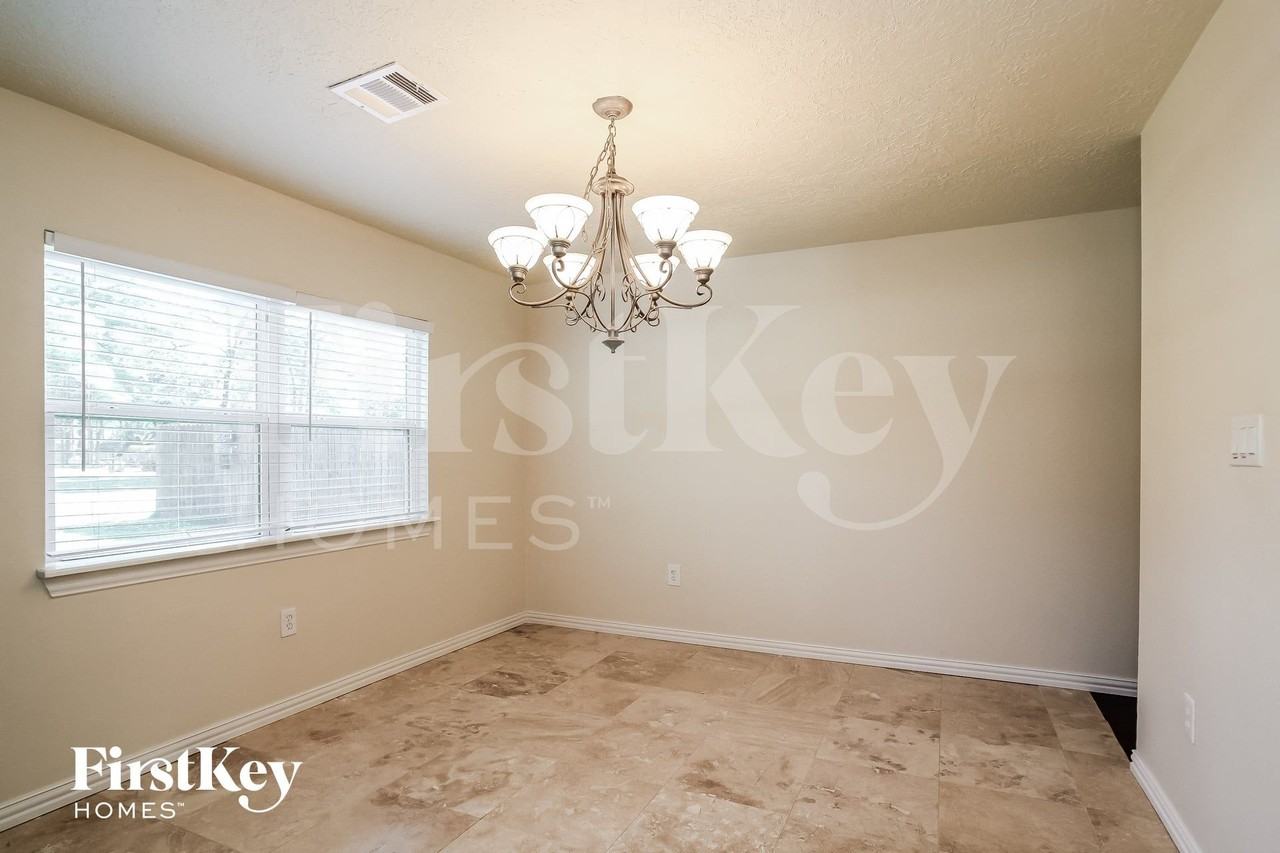 1011 Fairbanks Dr - Photo 3 of 16