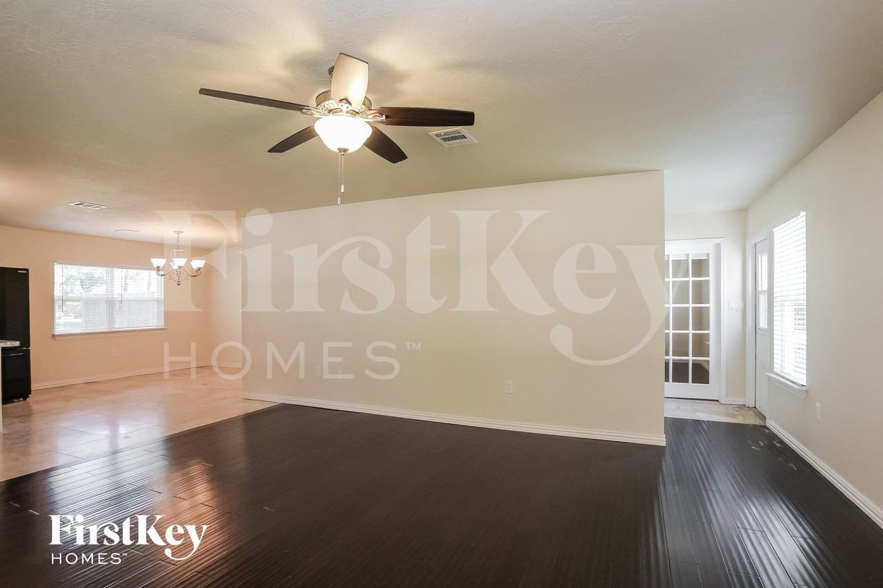 1011 Fairbanks Dr - Photo 6 of 16