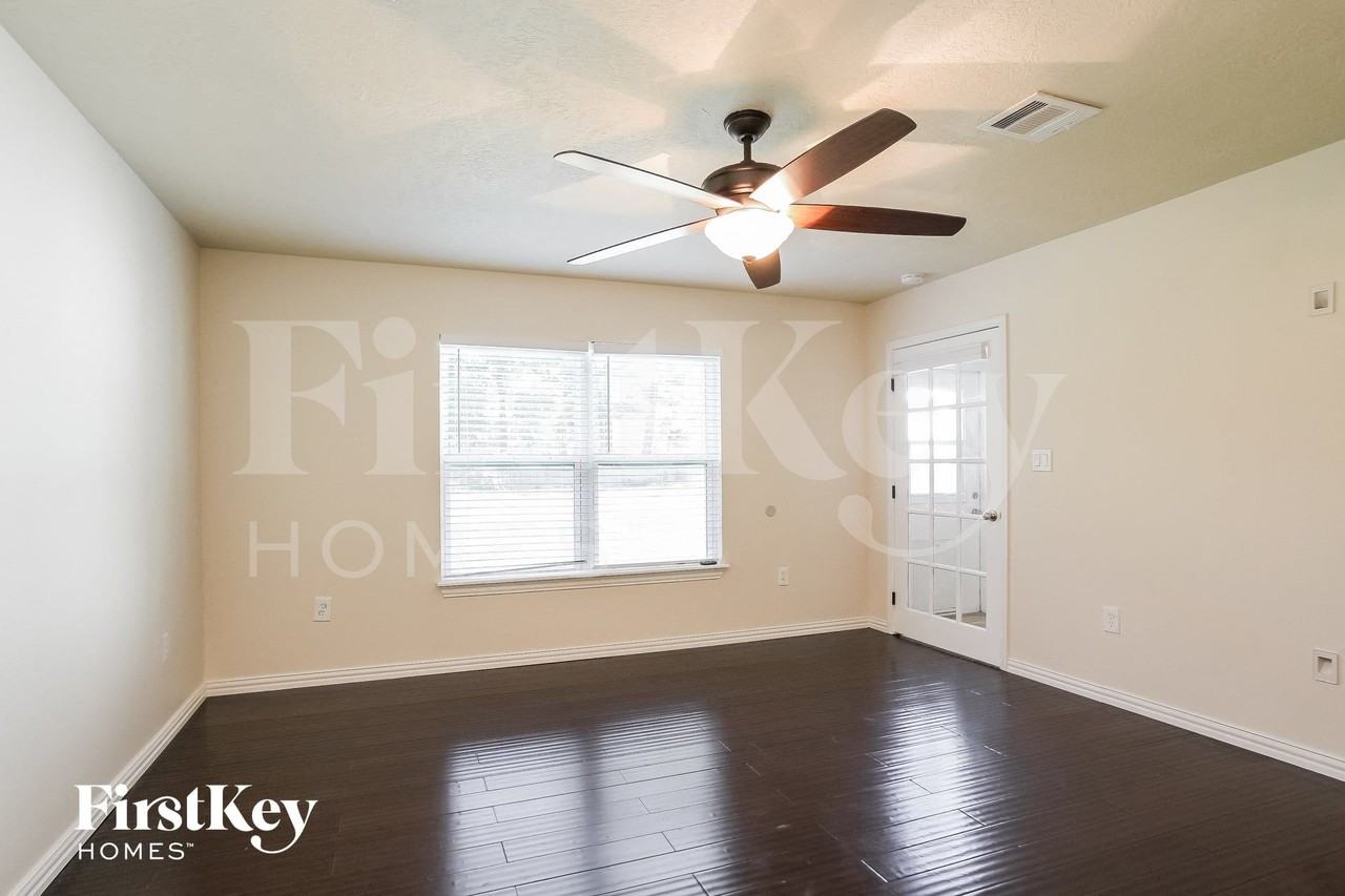 1011 Fairbanks Dr - Photo 7 of 16