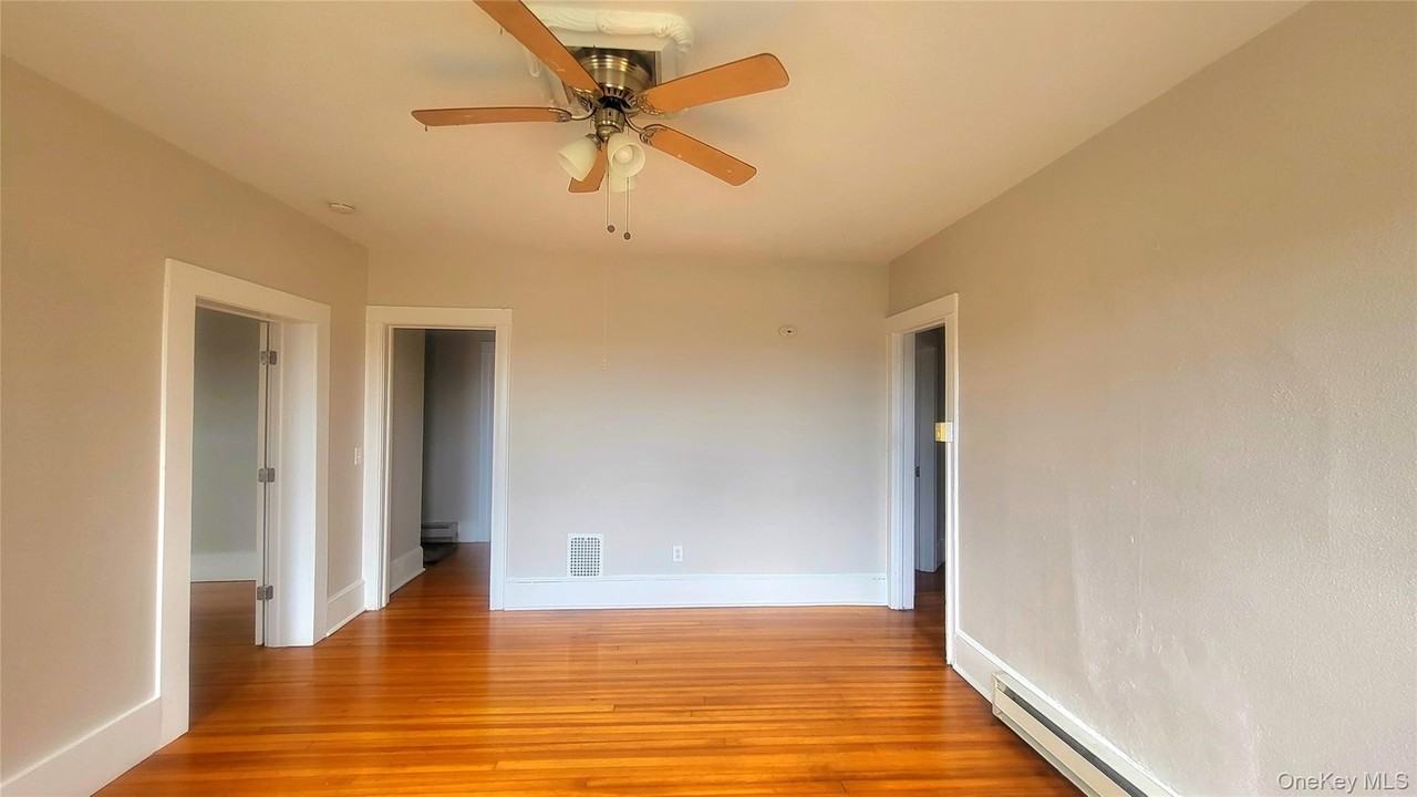 37 Roosevelt Ave Apt 1 - Photo 7 of 28
