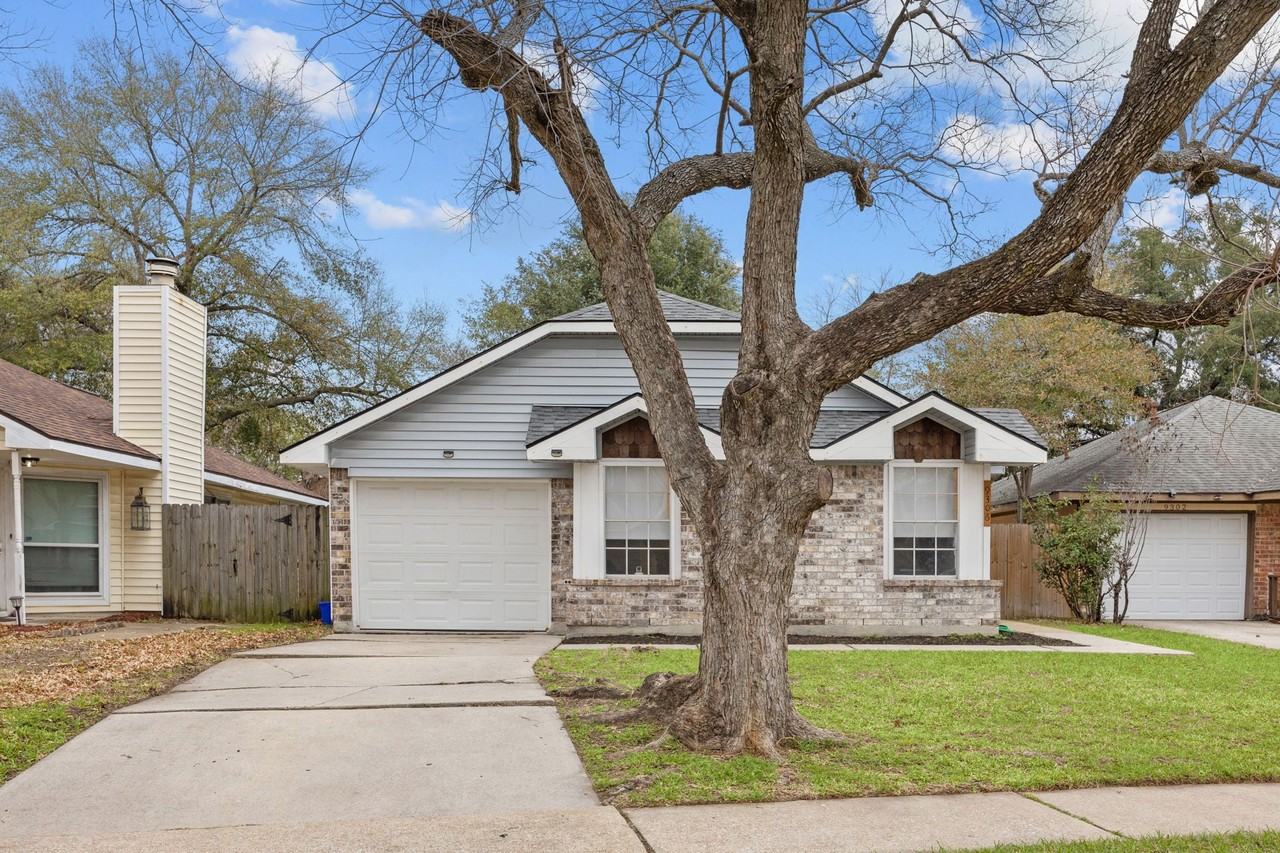 9306 Crescent Moon Dr - Photo 2 of 26