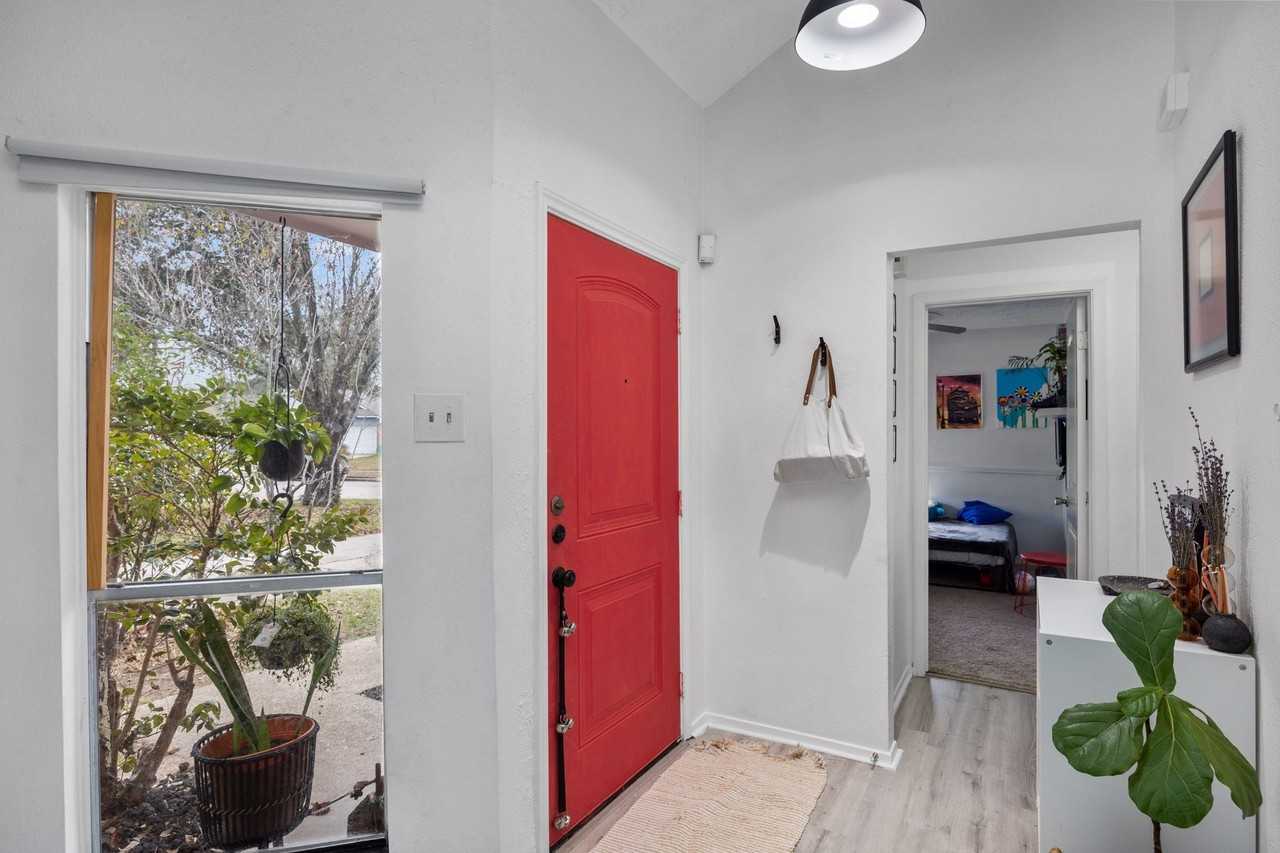 9306 Crescent Moon Dr - Photo 4 of 26