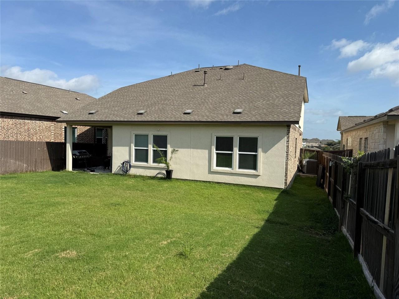 1008 Bluewood Bnd - Photo 3 of 13
