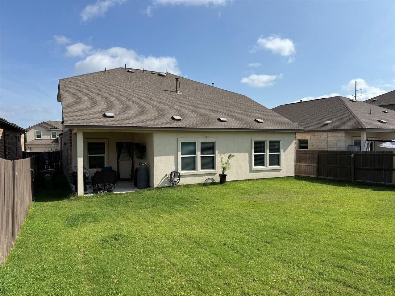 1008 Bluewood Bnd - Photo 4 of 13