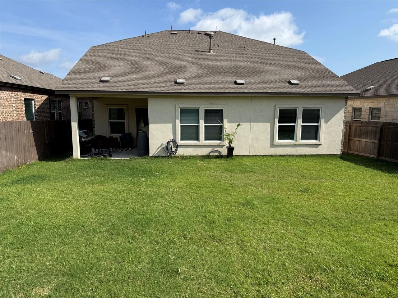 1008 Bluewood Bnd - Photo 5 of 13
