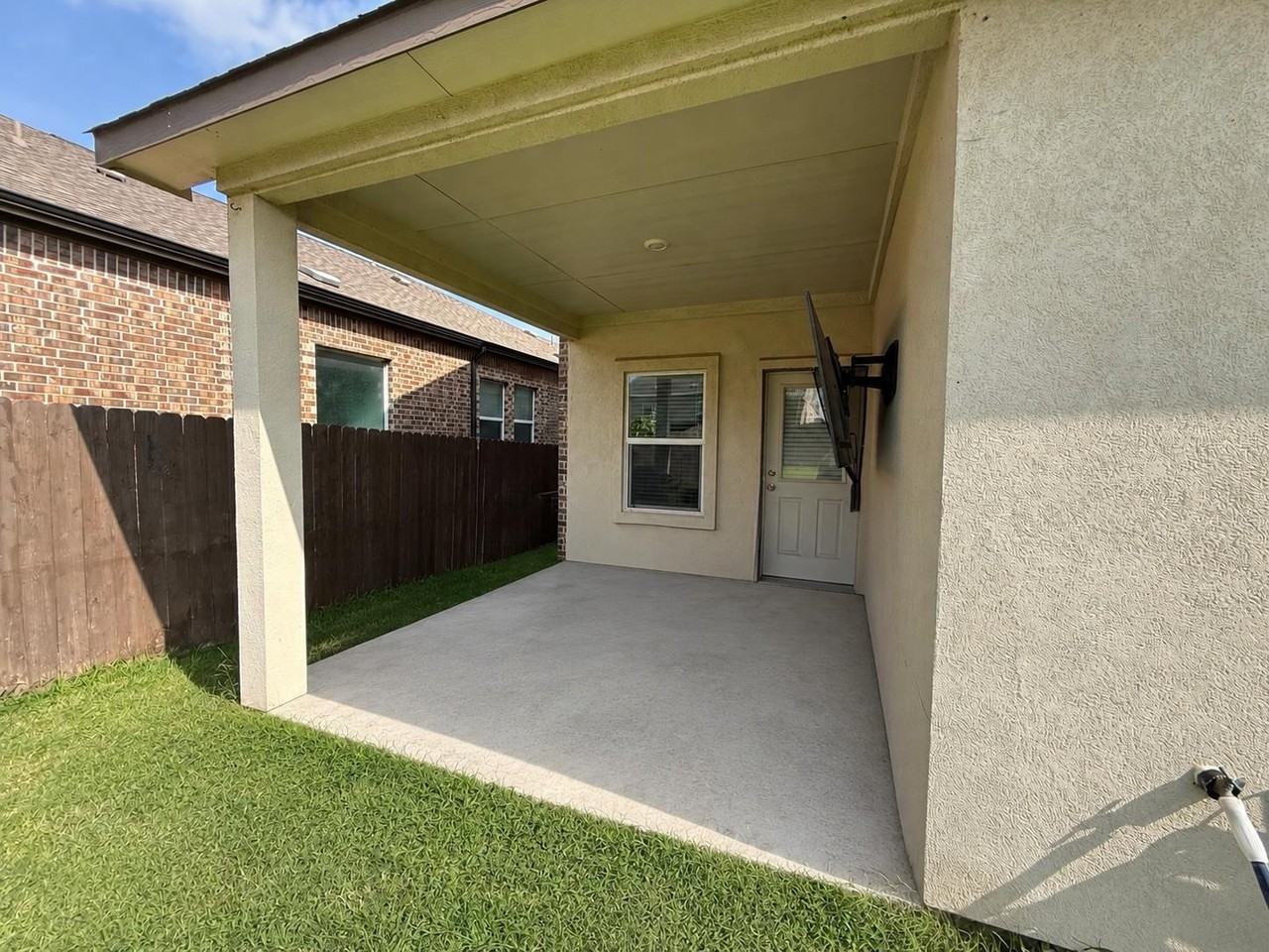 1008 Bluewood Bnd - Photo 6 of 13