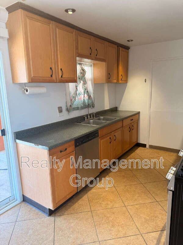 98 E Palomar St - Photo 7 of 22