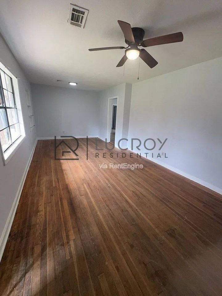 320 Lawrence Rd - Photo 2 of 10