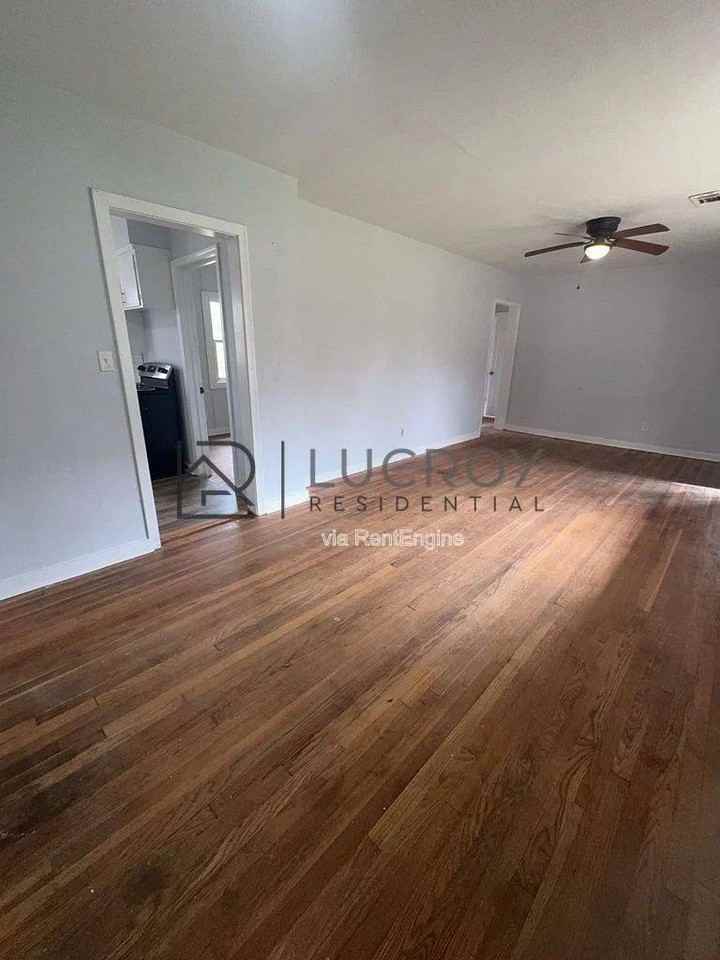 320 Lawrence Rd - Photo 3 of 10