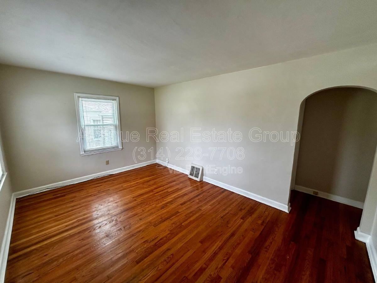 7712 Brocton Ct - Photo 3 of 9