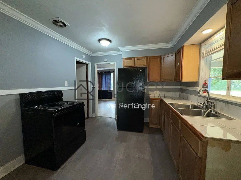 3030 Oak Forest Dr - Photo 4 of 10