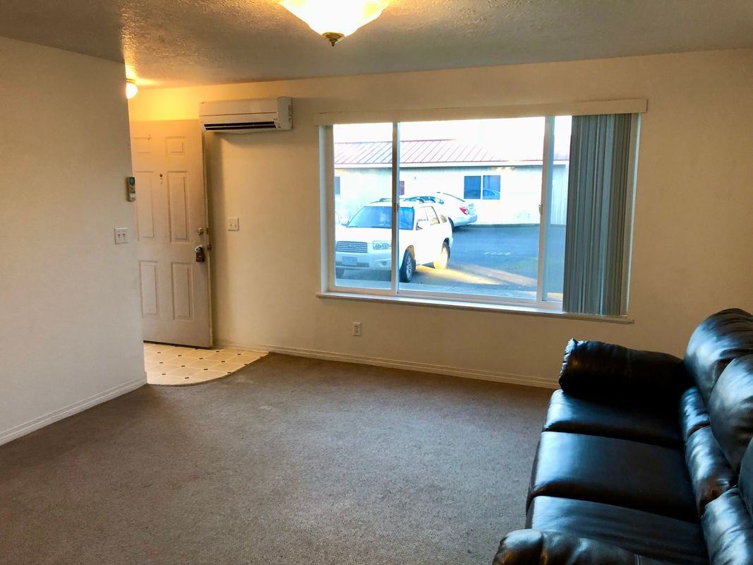 298 Stadium Dr N - Photo 3 of 7