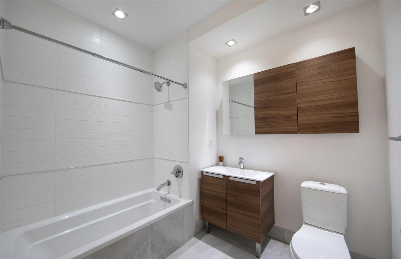 701 Ridge Hill Blvd #2H - Photo 4 of 6