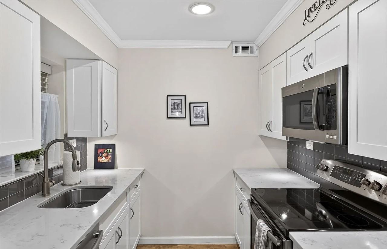20 Bronxville Glen Dr #5 - Photo 5 of 9
