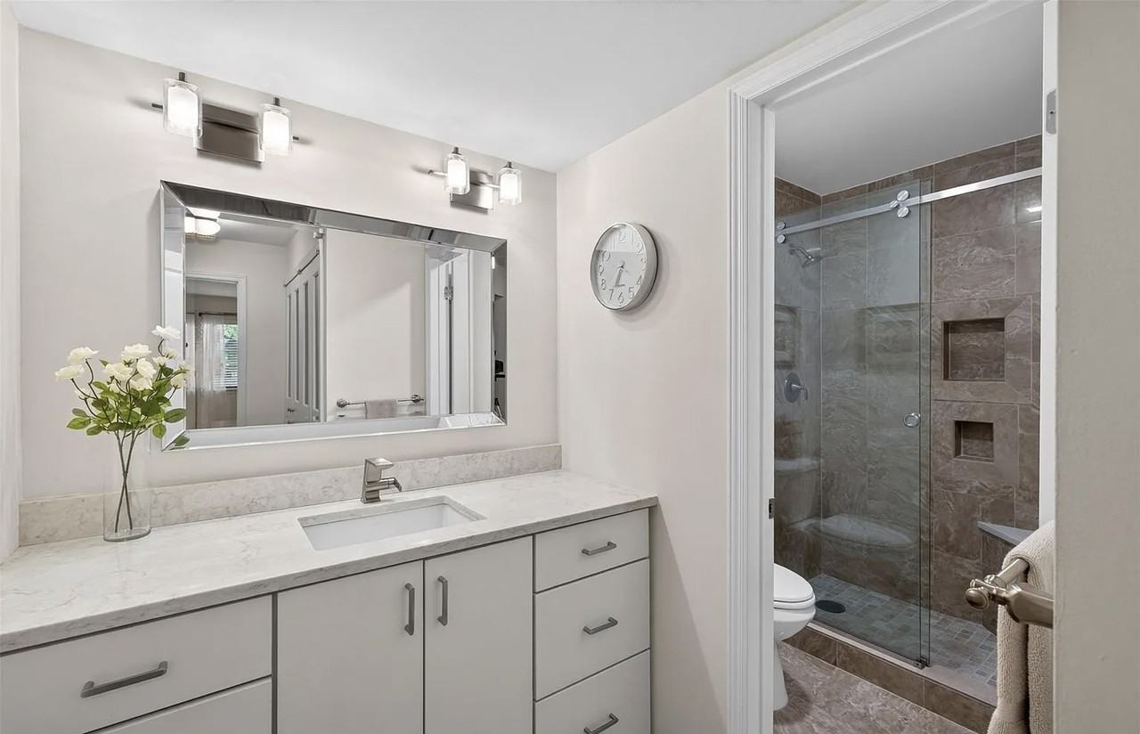 20 Bronxville Glen Dr #5 - Photo 7 of 9