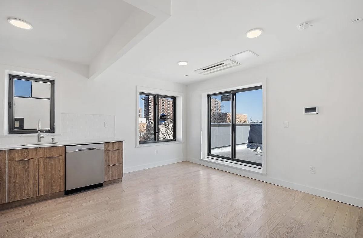 168 Bay 49th St #4A - Photo 2 of 5