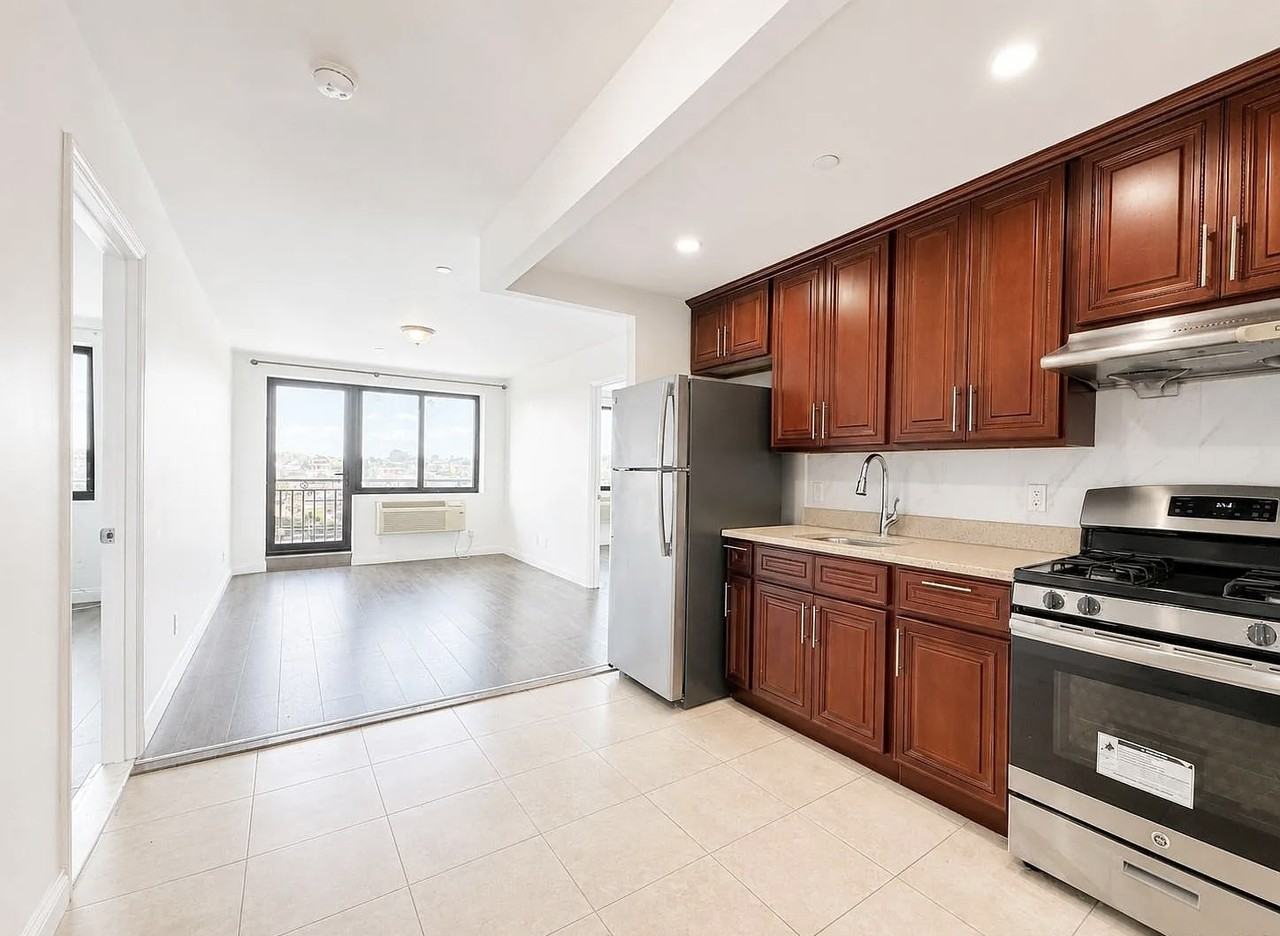 7026 Queens Blvd #7B