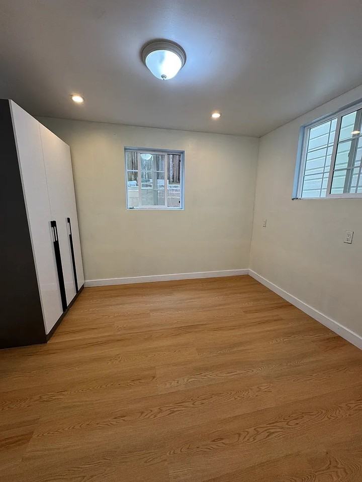 407 Santa Barbara Ave - Photo 3 of 7