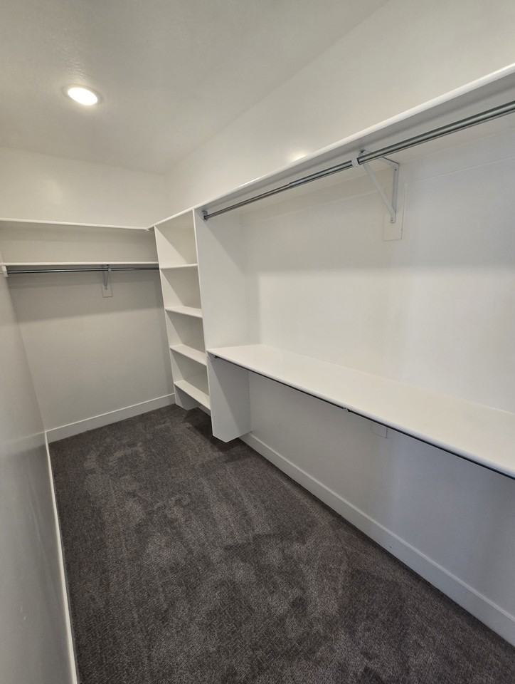 880 N Sapphire St - Photo 6 of 12