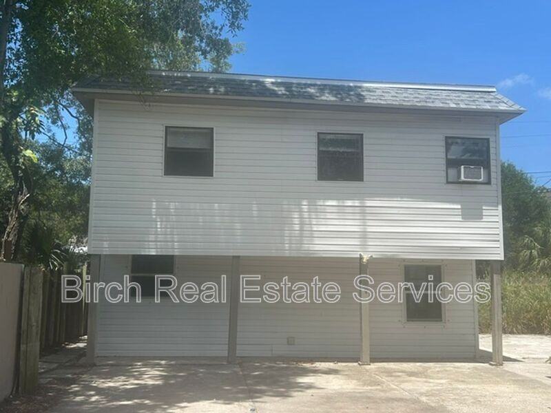 1725 Preston St S #B - Photo 2 of 16