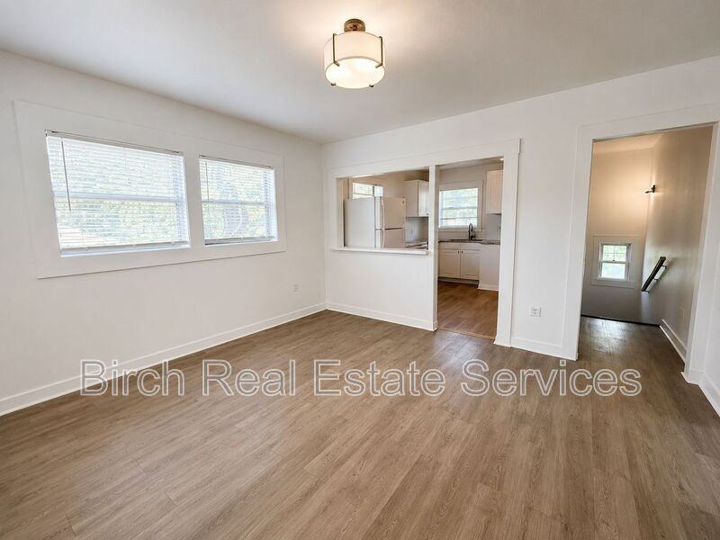 1725 Preston St S #B - Photo 3 of 16