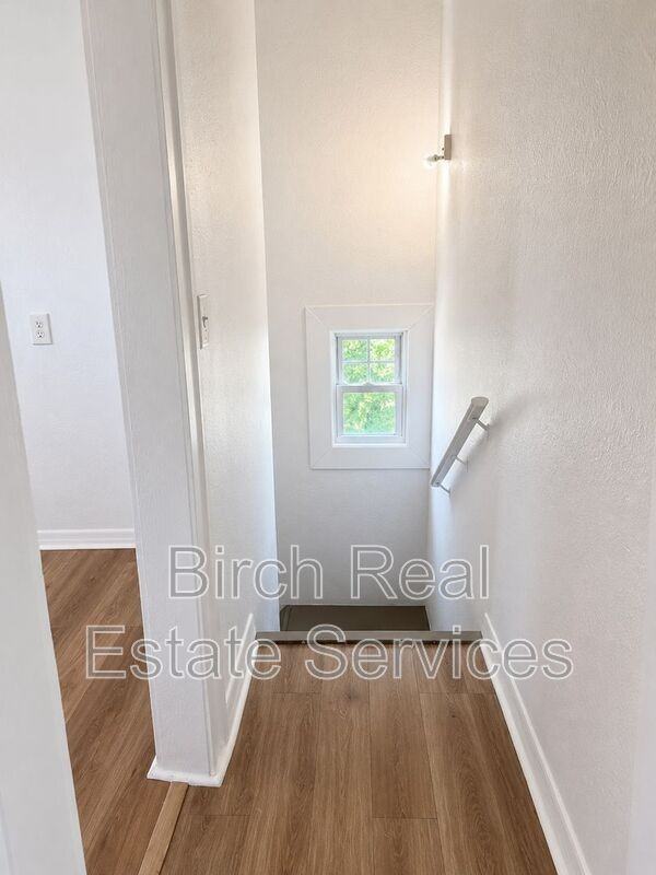 1725 Preston St S #B - Photo 6 of 16