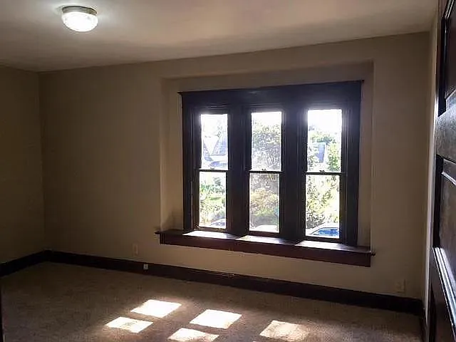 1624 Pleasant St #1624 - Photo 7 of 12