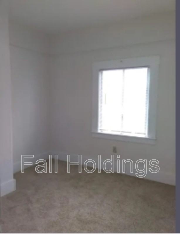 1438 Alcatraz Ave #B - Photo 3 of 7