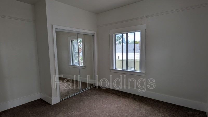 1438 Alcatraz Ave #B - Photo 5 of 7