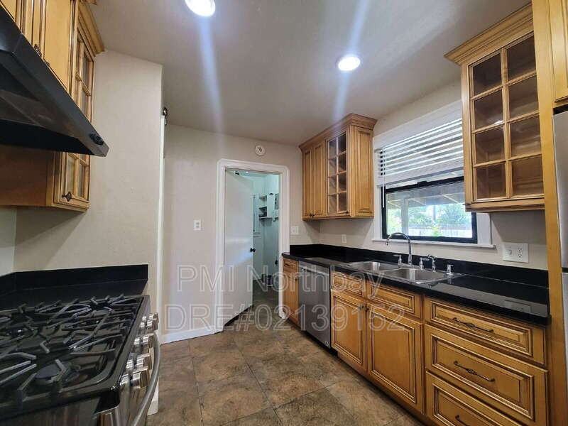 225 Madison St - Photo 6 of 12