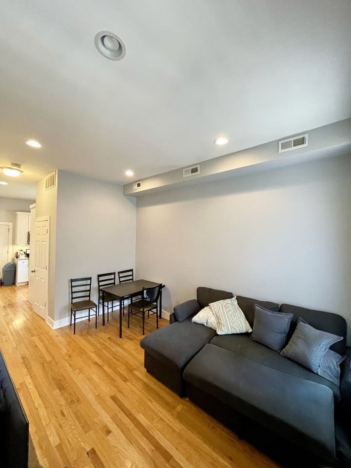 2135 S Fairfield Ave #2 - Photo 3 of 12