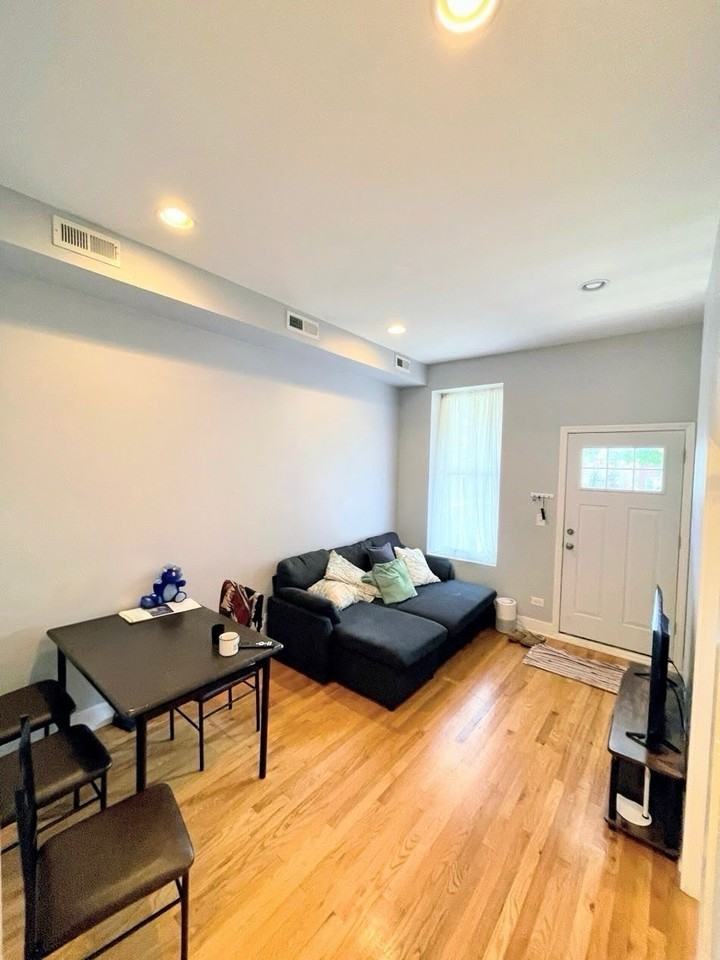 2135 S Fairfield Ave #2 - Photo 4 of 12