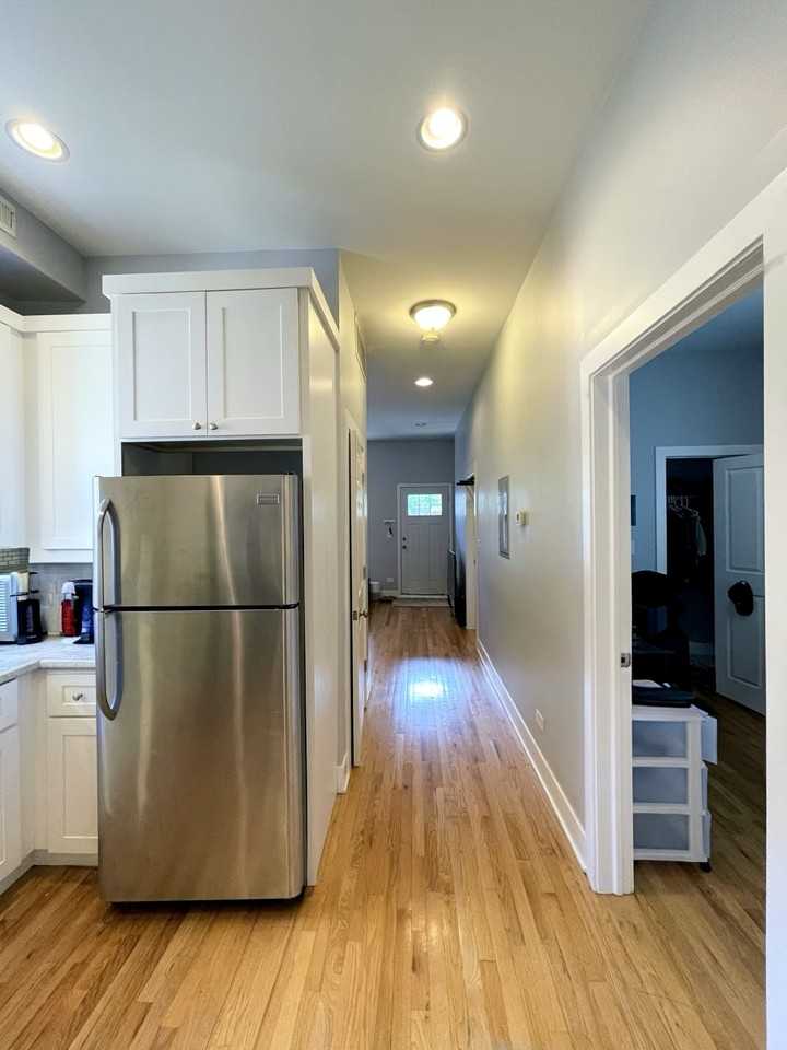 2135 S Fairfield Ave #2 - Photo 7 of 12