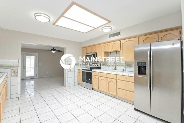 2106 E Holladay St - Photo 4 of 16