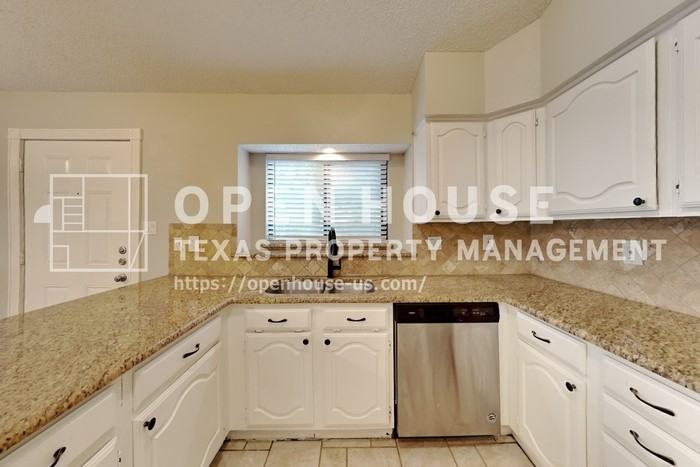 4403 Santa Cruz Ln - Photo 5 of 33