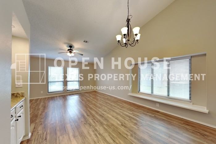 4403 Santa Cruz Ln - Photo 6 of 33