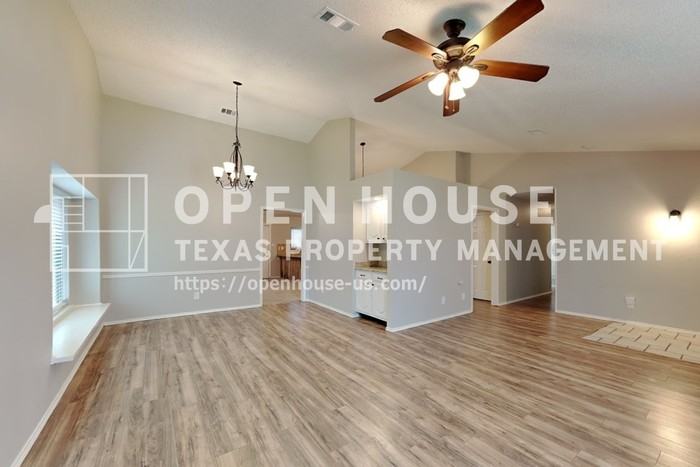 4403 Santa Cruz Ln - Photo 7 of 33