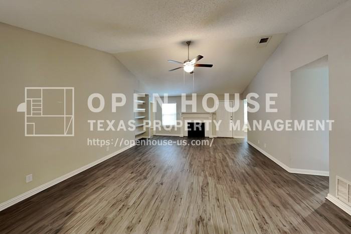 1523 Warwick Dr - Photo 4 of 39