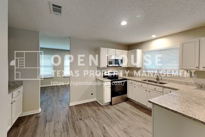 1523 Warwick Dr - Photo 6 of 39