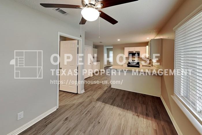 1523 Warwick Dr - Photo 7 of 39