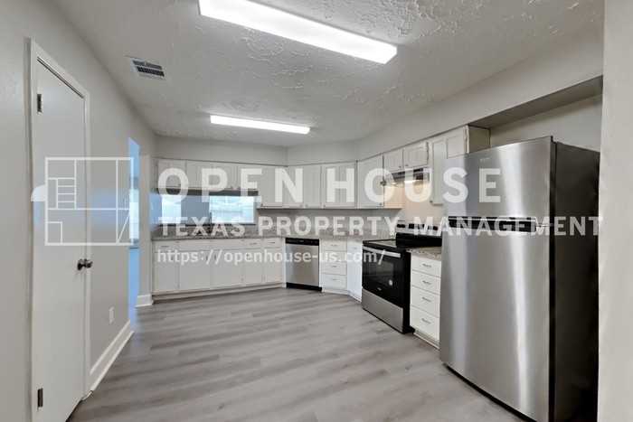 7334 Skybright Ln - Photo 7 of 32