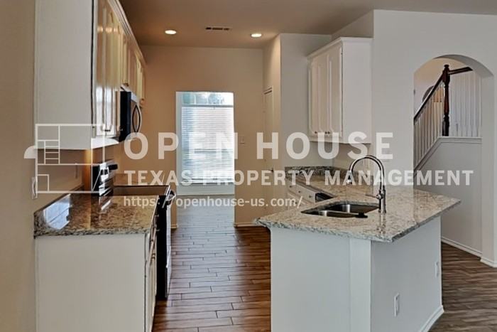 828 Pebblecreek Dr - Photo 6 of 37