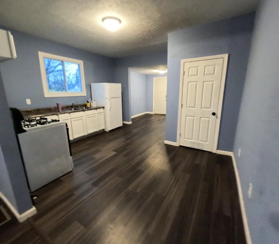 514 Studebaker St #1 - Photo 3 of 14
