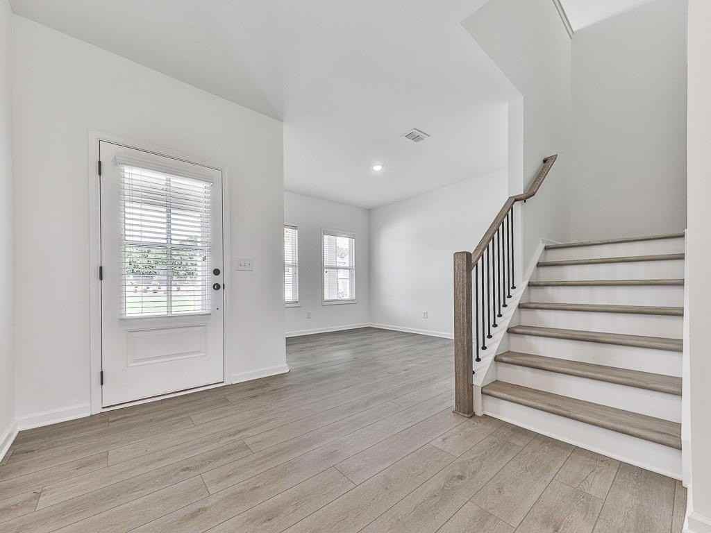 611 Elwick Ln - Photo 2 of 48