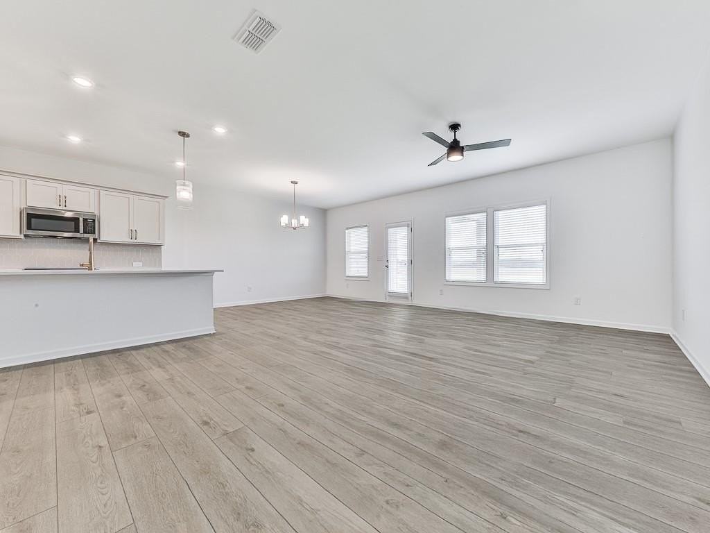 611 Elwick Ln - Photo 5 of 48