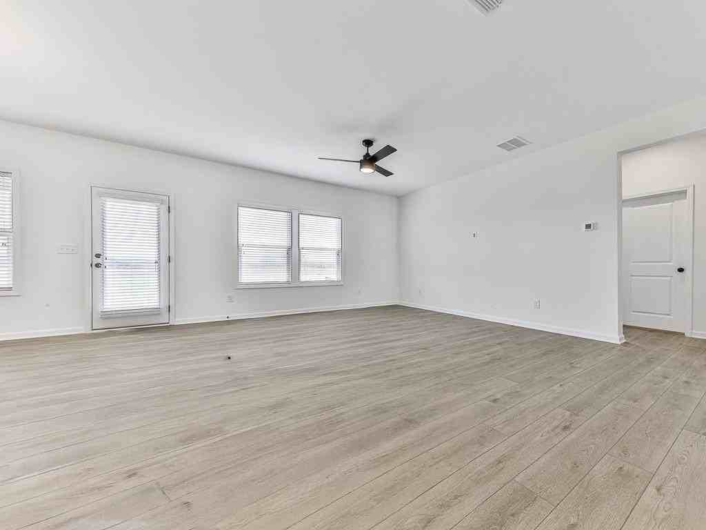 611 Elwick Ln - Photo 7 of 48